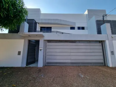 Casa de 3 quartos à Venda em Madame Lynch, Assunção