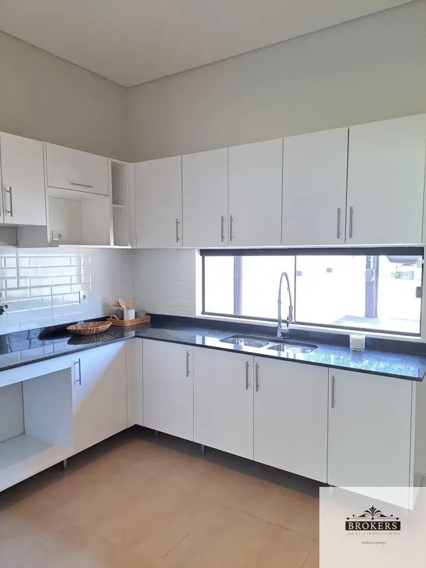 3-Bedroom House for Sale in Loma Merlo, Luque - Image 7