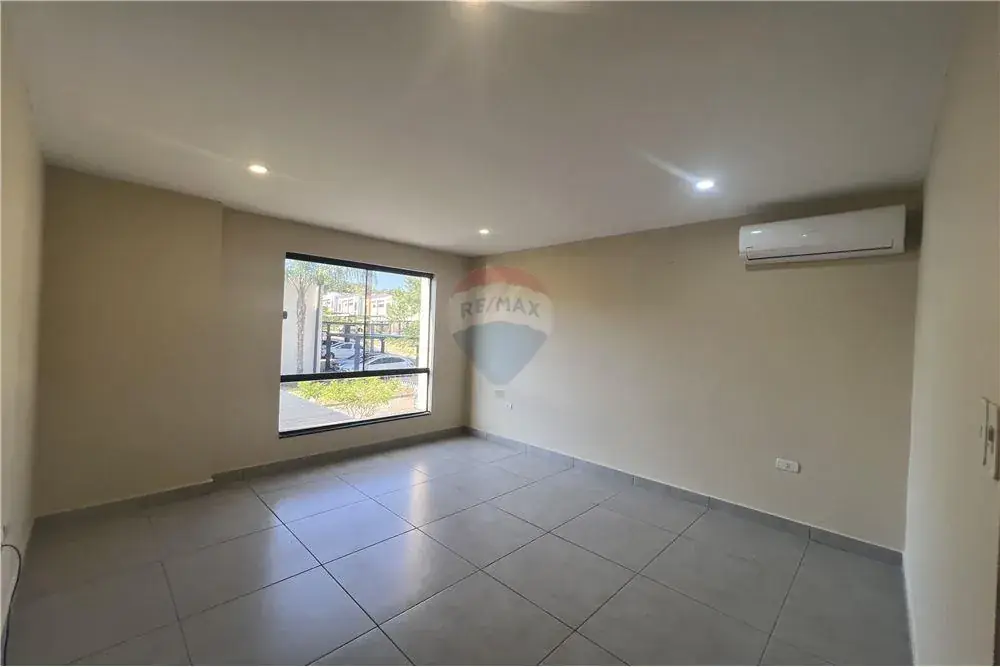 Departamento de 3 dormitorios en Venta en Cuarto Barrio, Luque - Image 5