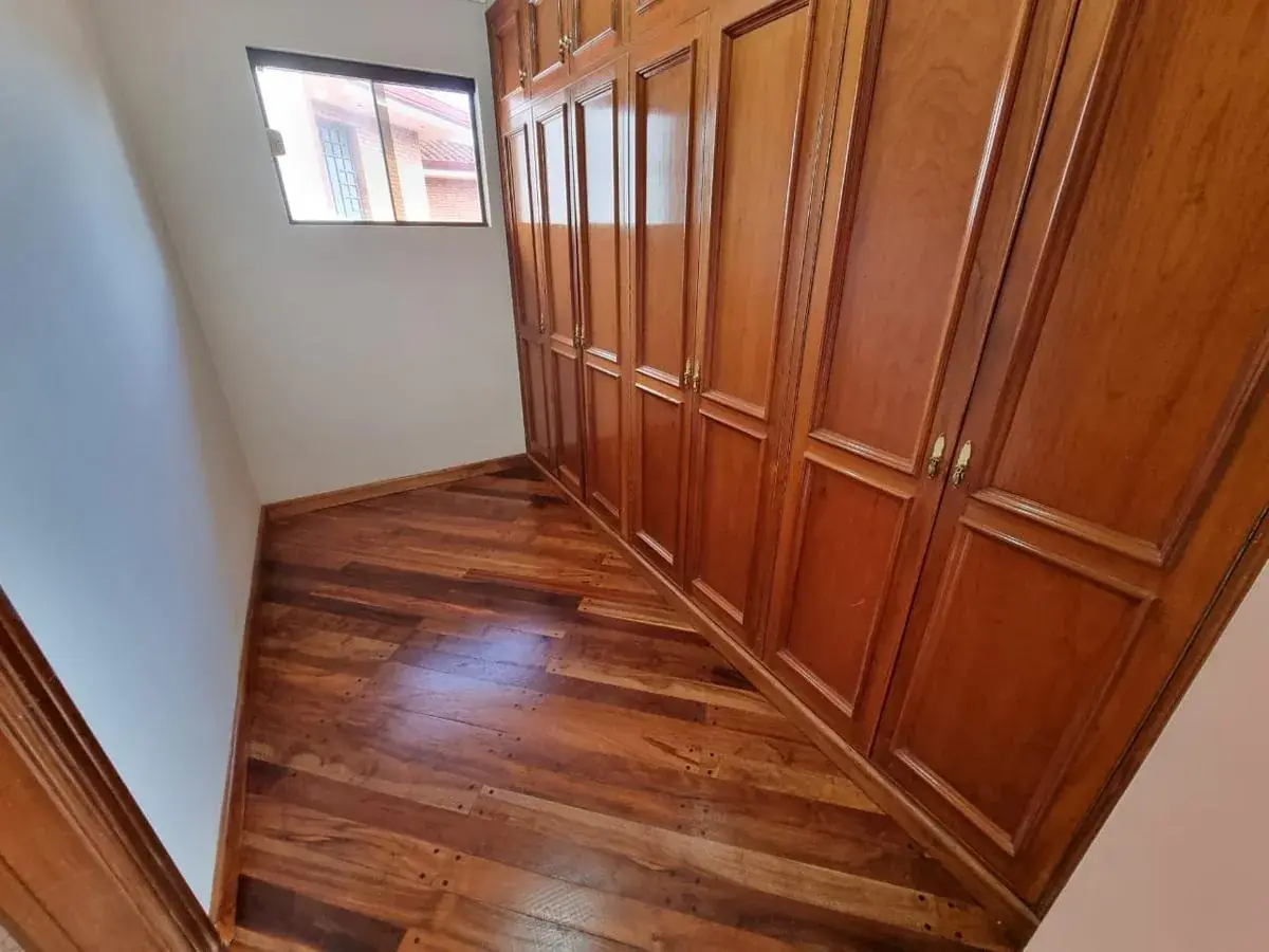 Casa de 5 dormitórios à Venda em Carmelitas, Assunção - Image 12