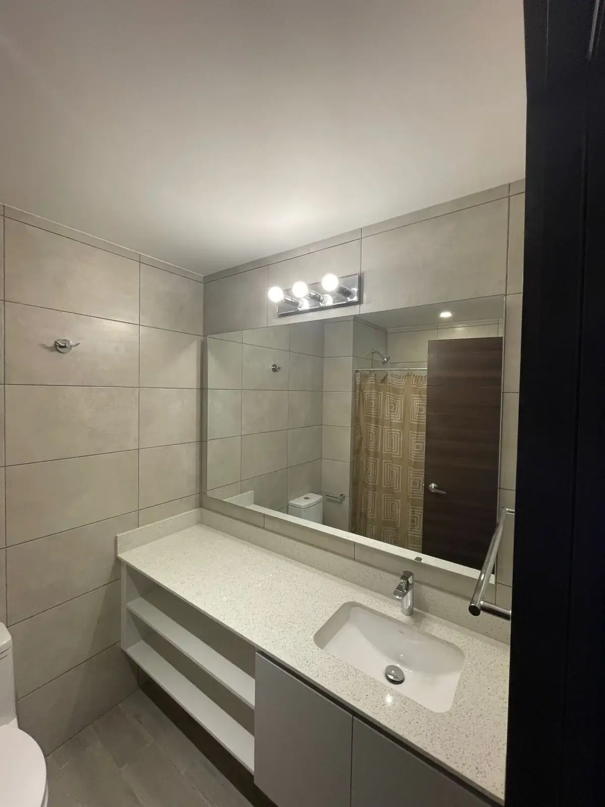 Apartamento de 3 quartos, 100m², para Aluguel na Zona 10, Cidade da Guatemala - Image 3
