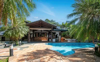 Casa de 4 dormitorios en Venta en Kennedy, Lambaré