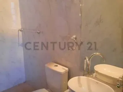Casa de 2 dormitorios en Venta en Los Laureles, Asunción