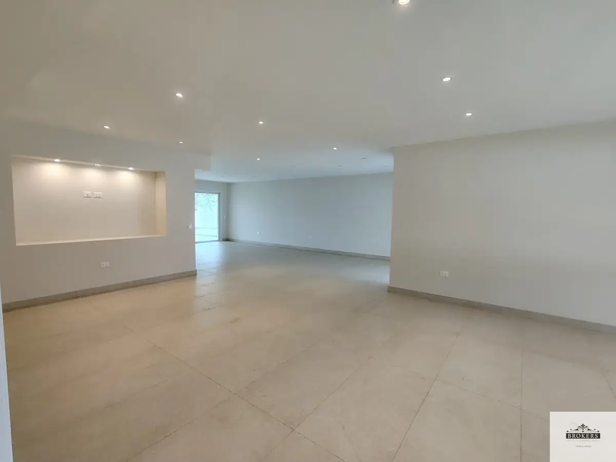 Casa de 5 dormitorios en Alquiler en Mariscal Estigarribia, Asunción - Image 20