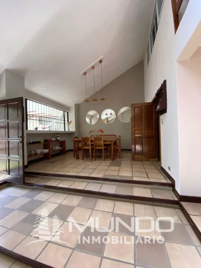 Casa de 4 dormitorios en zona 16, 425m², en Alquiler en San Gaspar, Ciudad de Guatemala