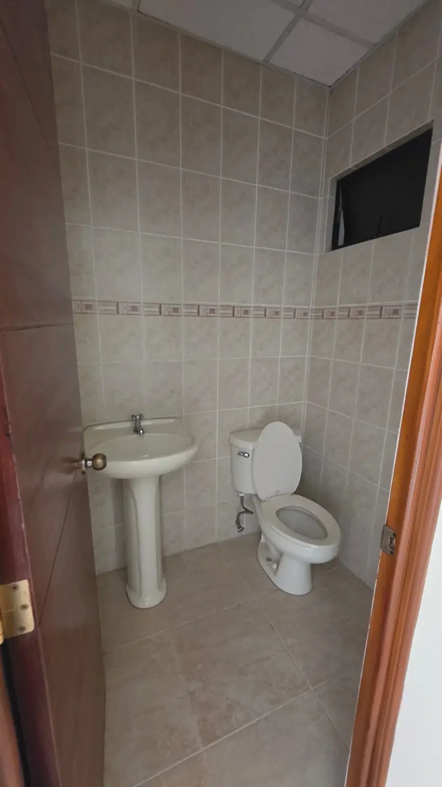 Local Comercial de 181m² en Alquiler en Zona 13, Ciudad de Guatemala - Image 12