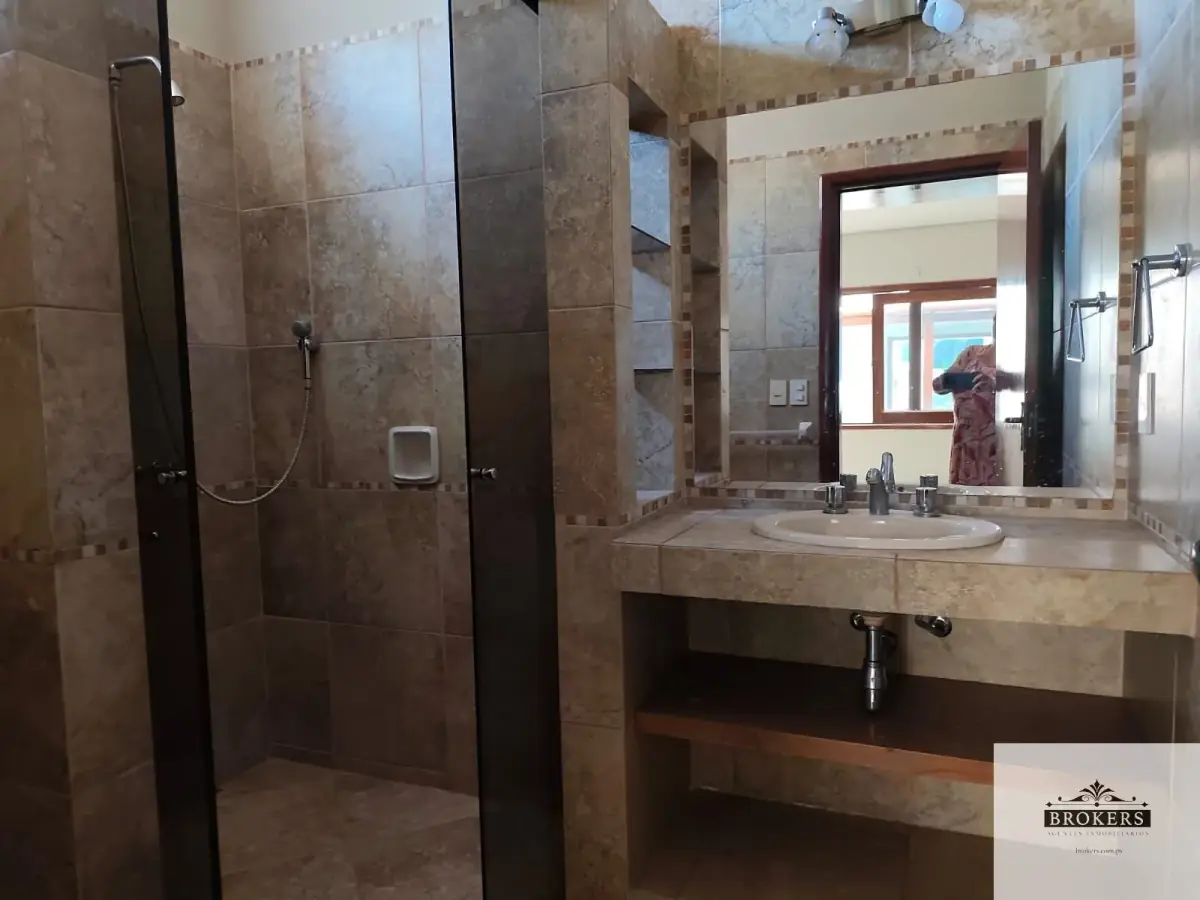 Casa de 8 dormitorios en Venta en Recoleta, Asunción - Image 7