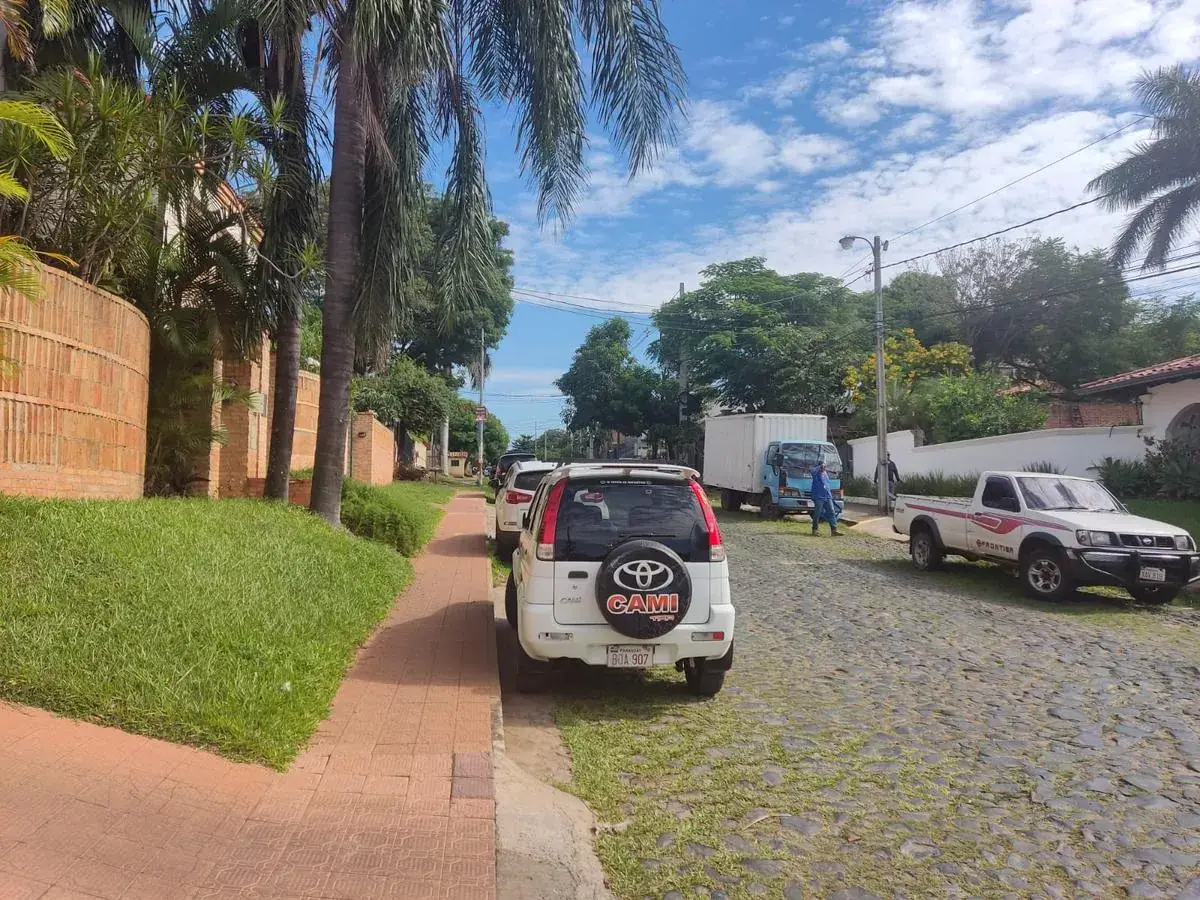 Terreno de 14m² en Venta en Madame Lynch, Asunción - Image 3