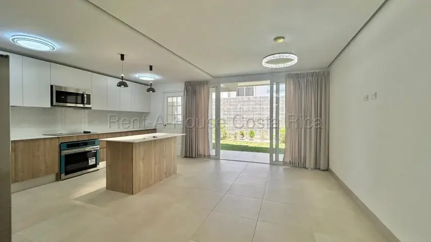 3-Bedroom House, 192m², for Rent in Heredia - Image 2