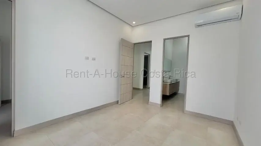 3-Bedroom House, 192m², for Rent in Heredia - Image 7