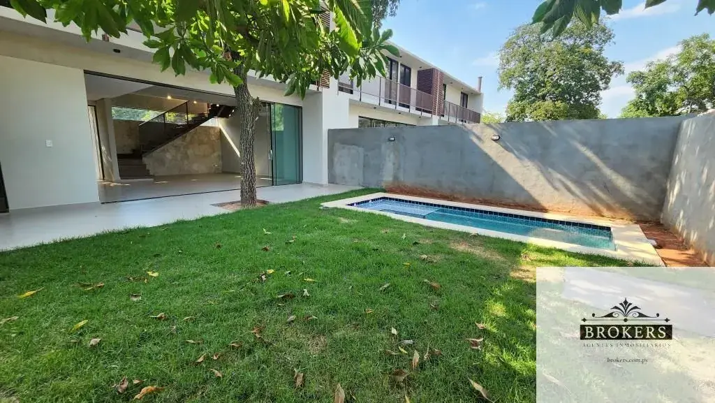 3-Bedroom House for Sale in Primer Barrio, Luque