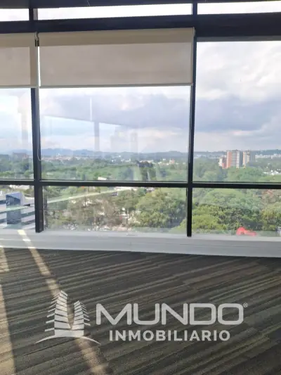 Local Comercial de 80m² en Alquiler en Zona 10, Ciudad de Guatemala