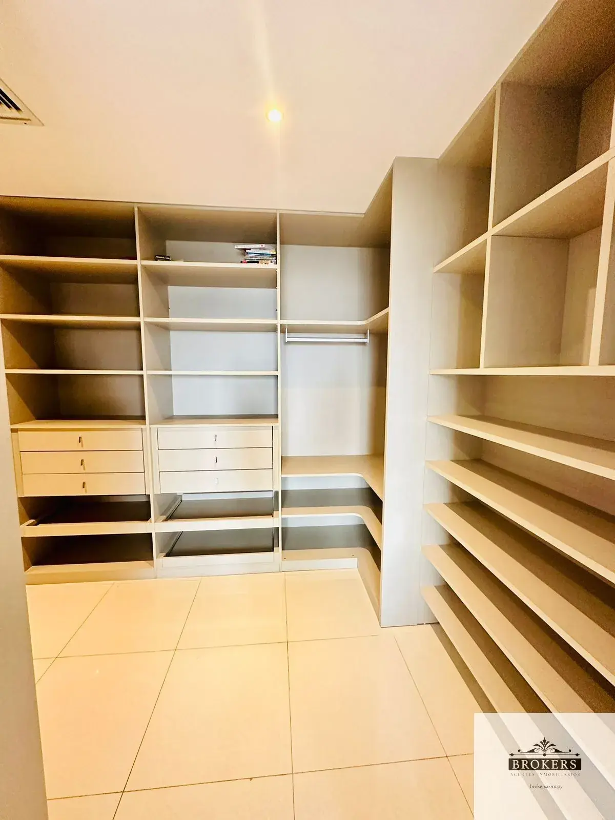 Apartamento de 2 quartos à venda em Carmelitas, Assunção - Image 13