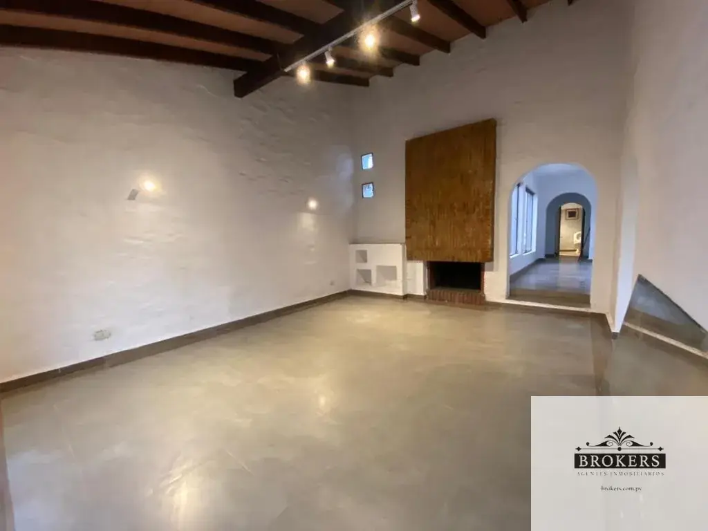 Local Comercial de 385m² en Alquiler en Mariscal Estigarribia, Asunción - Image 8