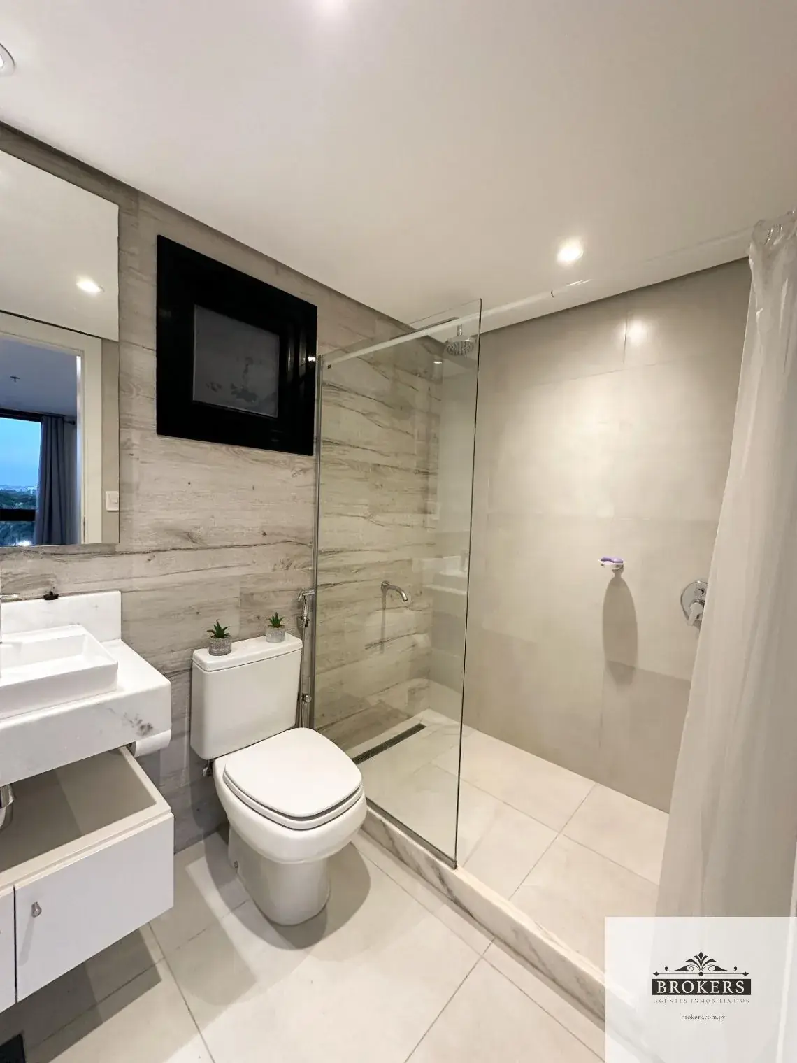 2-Bedroom Apartment for Rent in San Jorge, Asunción - Image 13