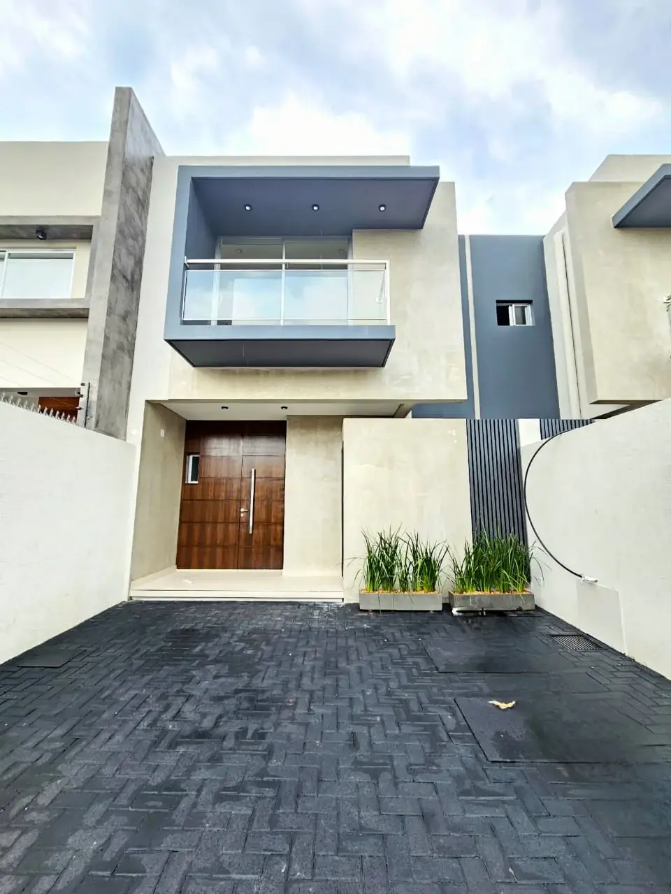 EN VENTA - Duplex con 3 dormitirios en suite . Barrio Ycua Sati