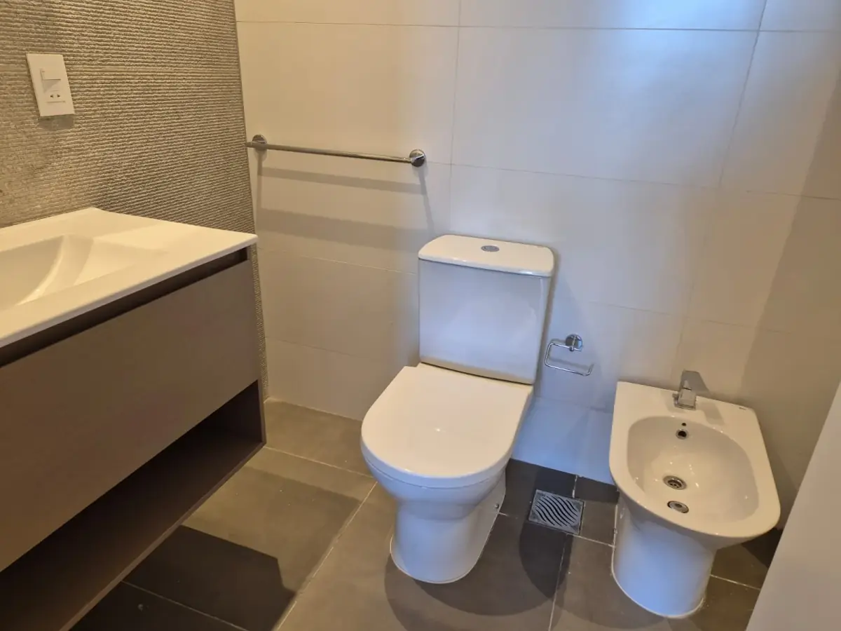 1-Bedroom Apartment in Garden Park Building, 80m², for Rent in Asunción - Image 7