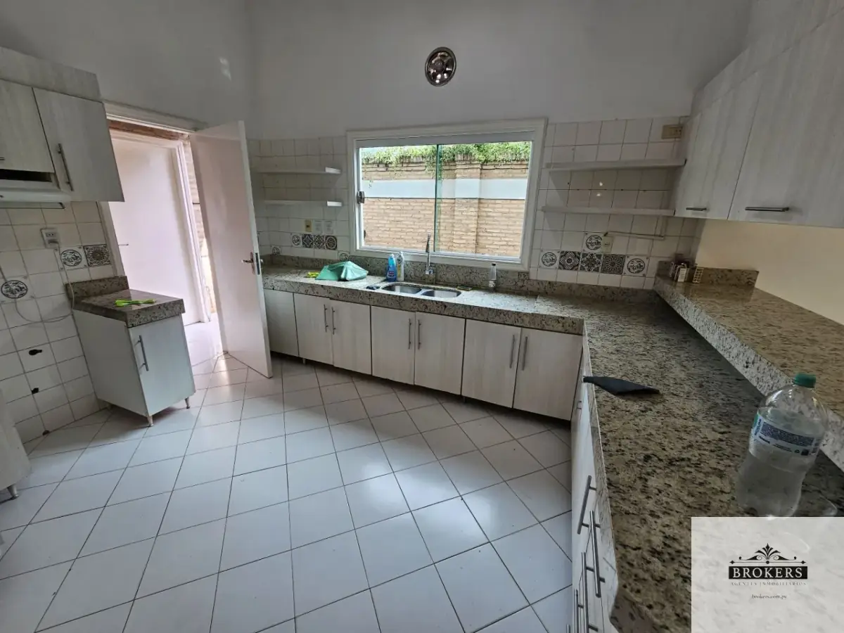 Casa de 3 dormitorios en Venta en Cuarto Barrio, Luque - Image 12