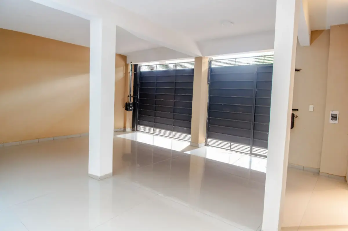Casa de 4 dormitorios en Venta en Tercer Barrio, Luque - Image 4