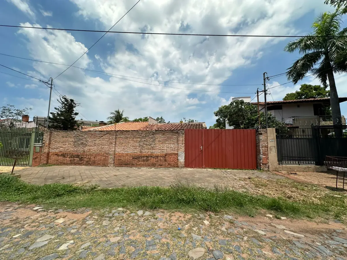 REMATE DE AMPLIA PROPIEDAD CON CONSTRUCCIÓN EN ASUNCION - Image 4