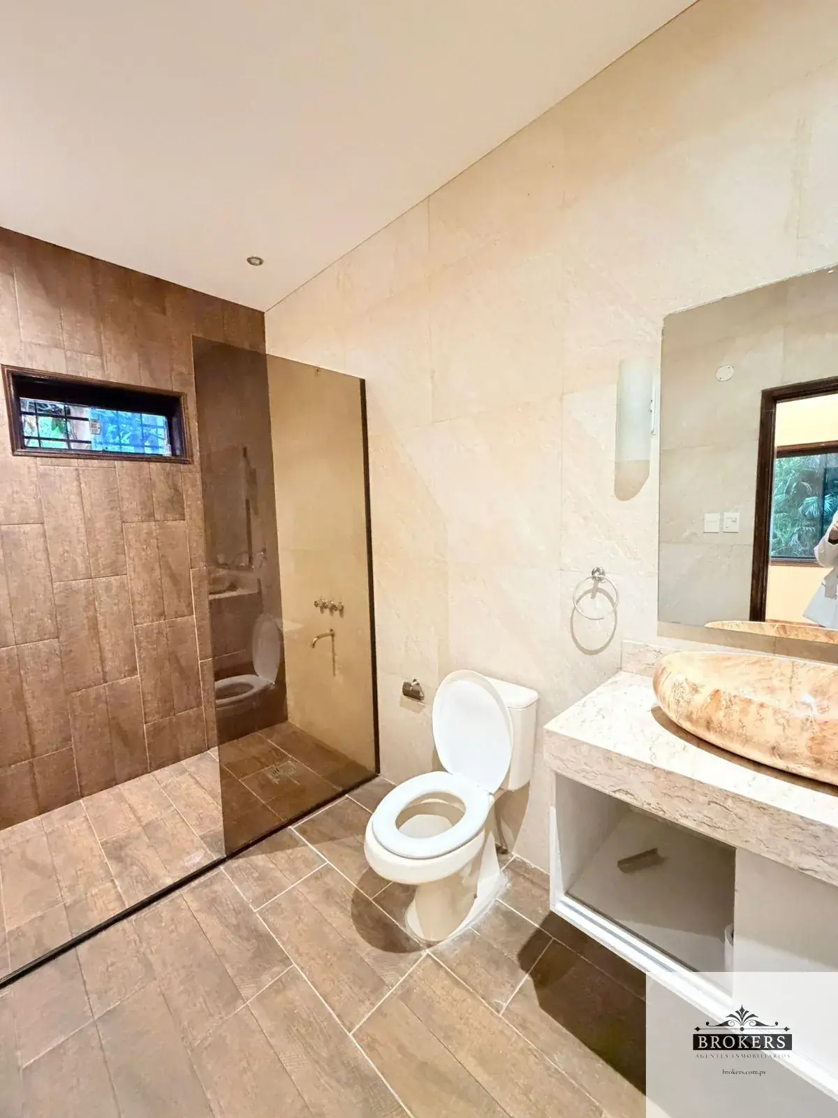 Casa de 4 dormitorios en Venta en Laguna Grande, Fernando de la Mora - Image 13