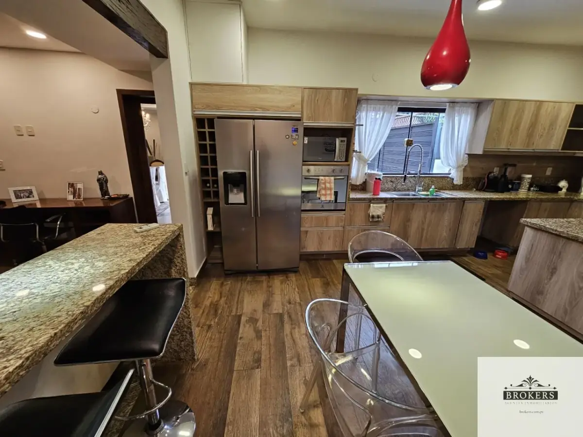 Casa de 3 dormitorios en Alquiler en Recoleta, Asunción - Image 10