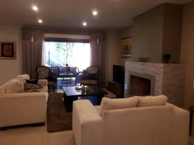 Casa de 4 dormitorios en Venta en Carmelitas, Asunción