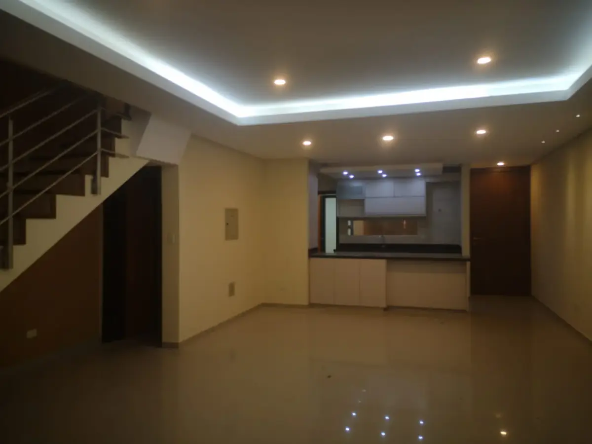 VENDO DUPLEX A ESTRENAR EN LAMBARE - Image 2