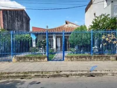 Casa de 5 dormitorios en Venta en Defensores del Chaco, Mariano Roque Alonso