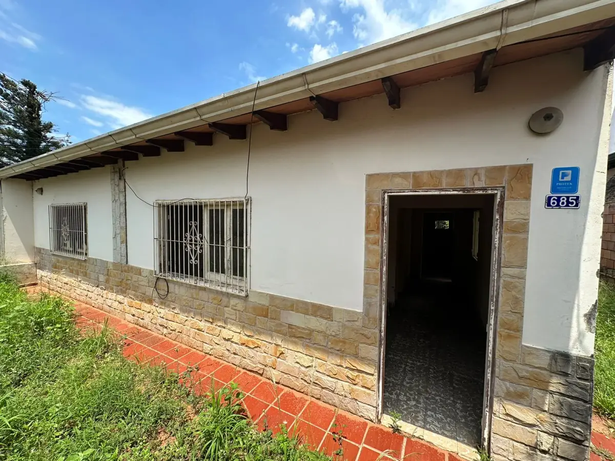 REMATE DE AMPLIA PROPIEDAD CON CONSTRUCCIÓN EN ASUNCION - Image 2