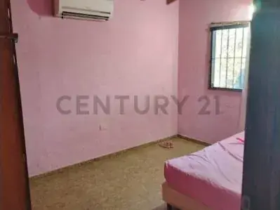 3-Bedroom House for Sale in Luque - Image 5