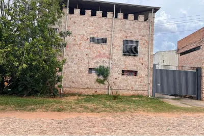 Casa de 4 dormitorios en Venta en María Auxiliadora, Mariano Roque Alonso