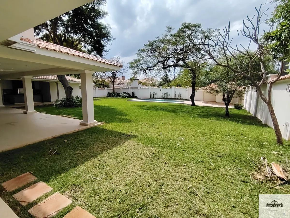Casa de 5 dormitorios en Alquiler en Mariscal Estigarribia, Asunción - Image 10