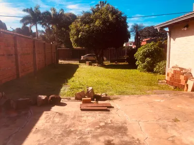 Casa de 2 dormitórios em Casa, 86m², à Venda em Laurelty, Luque