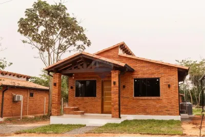 Casa de 2 dormitorios en Venta en San Lorenzo, Presidente Franco