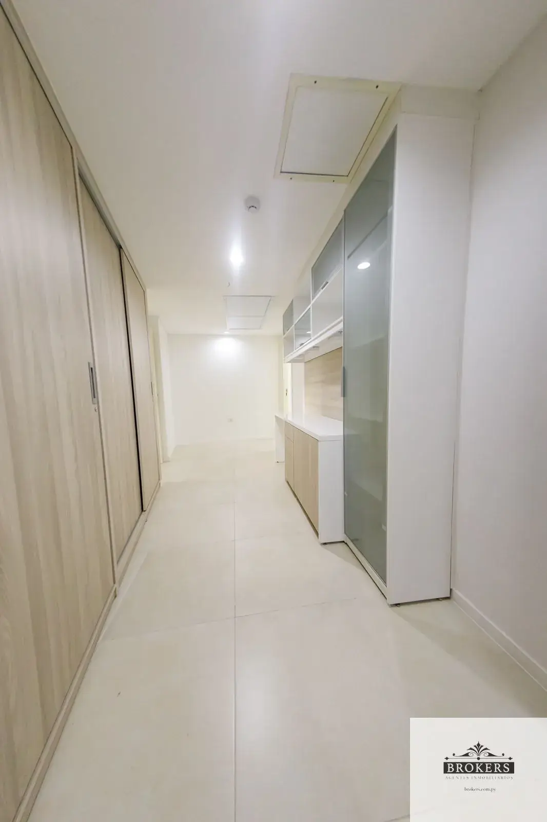 4-Bedroom Apartment for Sale in Ycuá Satí, Asunción - Image 9