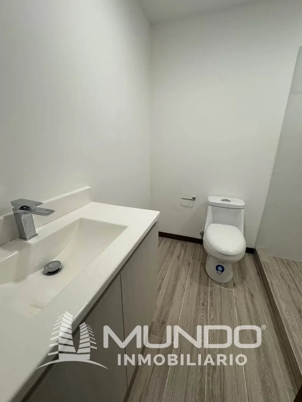 Departamento de 1 dormitorio amueblado, 74m², en Alquiler en Zona 10, Ciudad de Guatemala - Image 5