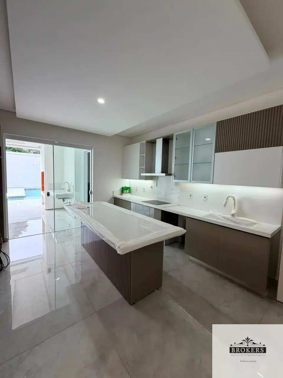 5-Bedroom House for Sale in Herrera, Asunción - Image 14