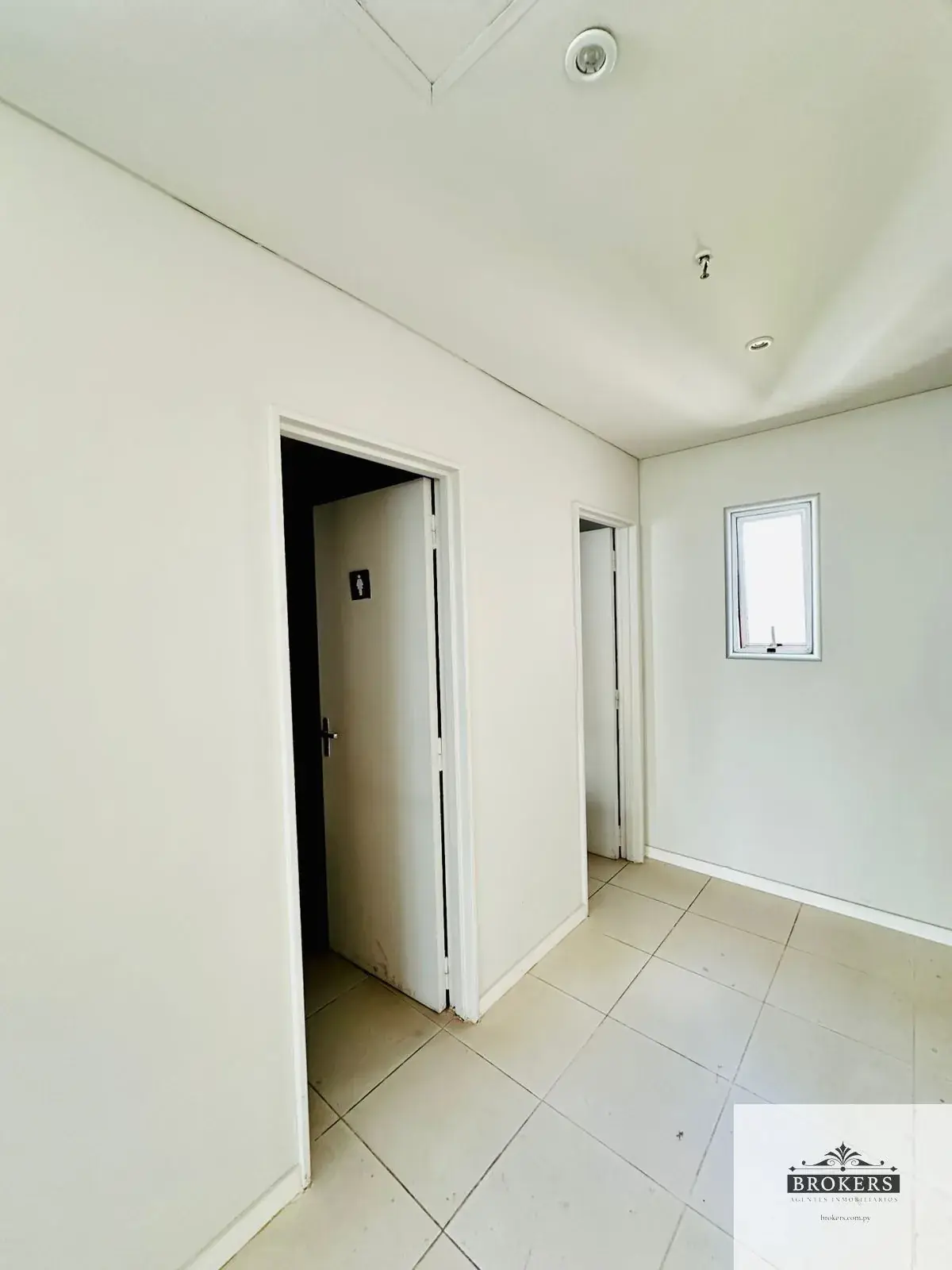 Office of 240m² for Rent in Ycuá Satí, Asunción - Image 9