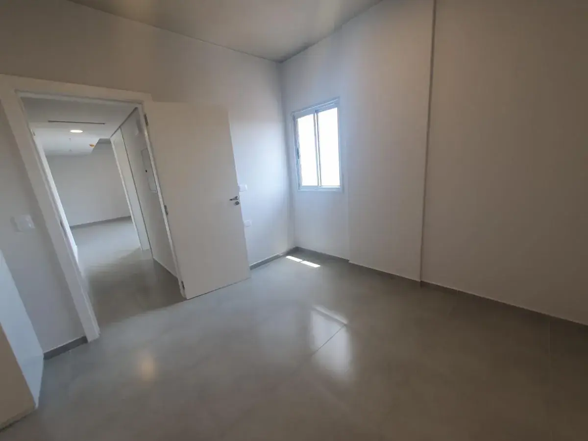 2-Bedroom Apartment for Sale in Lambaré - Image 11