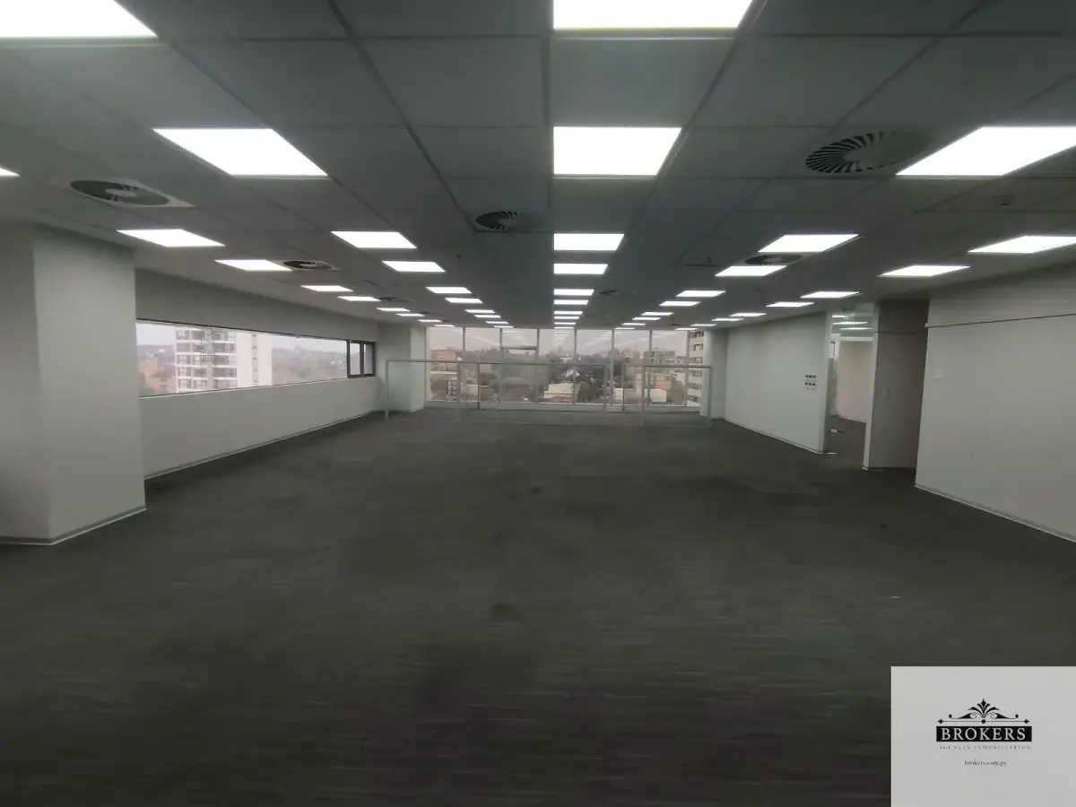 Local Comercial de 888m² en Alquiler en Recoleta, Asunción - Image 12