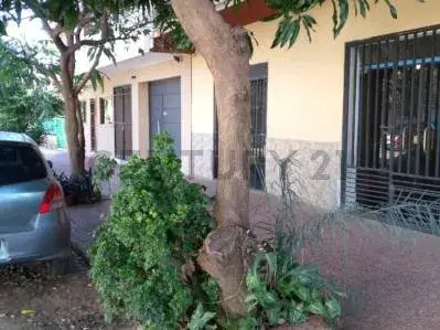 Casa de 3 quartos à Venda em Madame Lynch, Assunção - Image 3