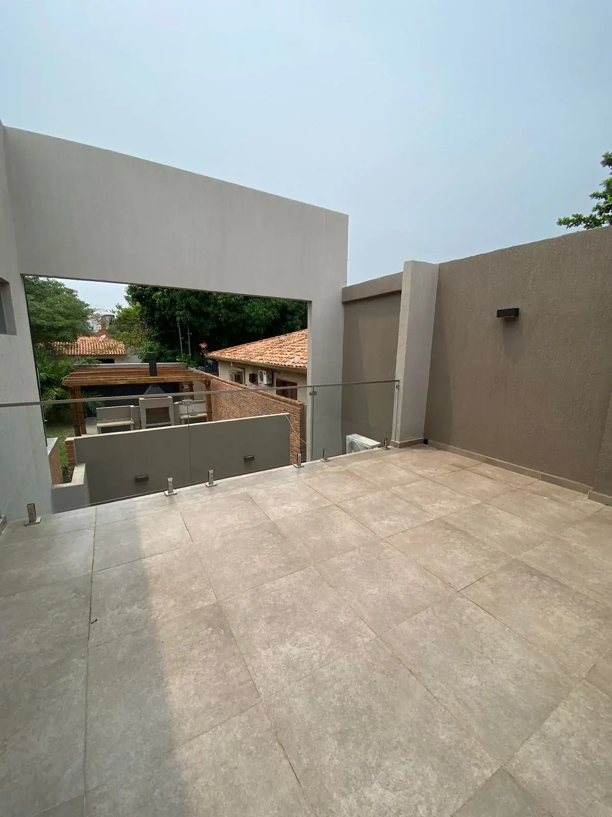 Gran residencia con iluminación natural en Mburucuyá - Image 8