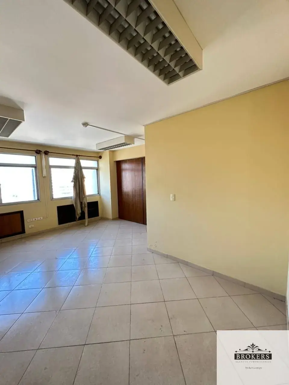 Espaço Comercial de 47m² para Aluguel em Catedral, Assunção - Image 4