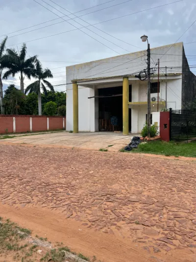 Commercial Space of 900m² for Sale in Coronel Oviedo