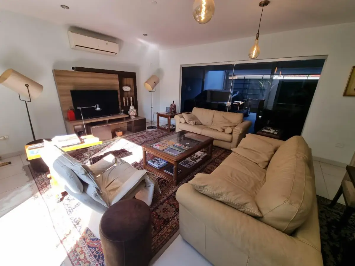 Casa de 3 dormitorios en Venta en Madame Lynch, Asunción - Image 11