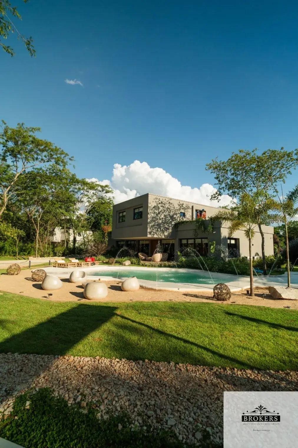 5-Bedroom House for Sale in Cristobal Colon, San Bernardino - Image 4
