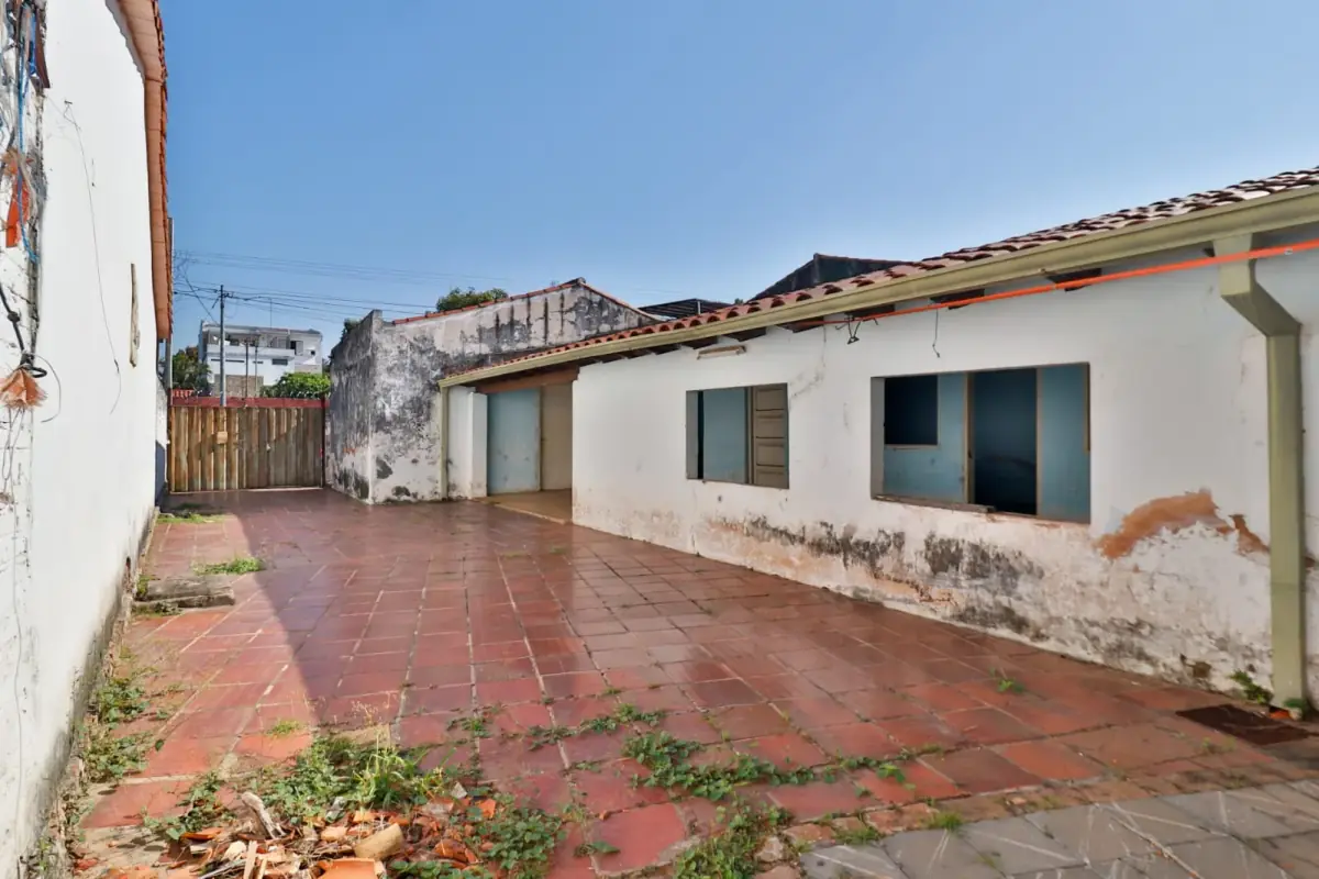 Oportunidad de Inversión: Amplio Terreno con construcción - Image 3