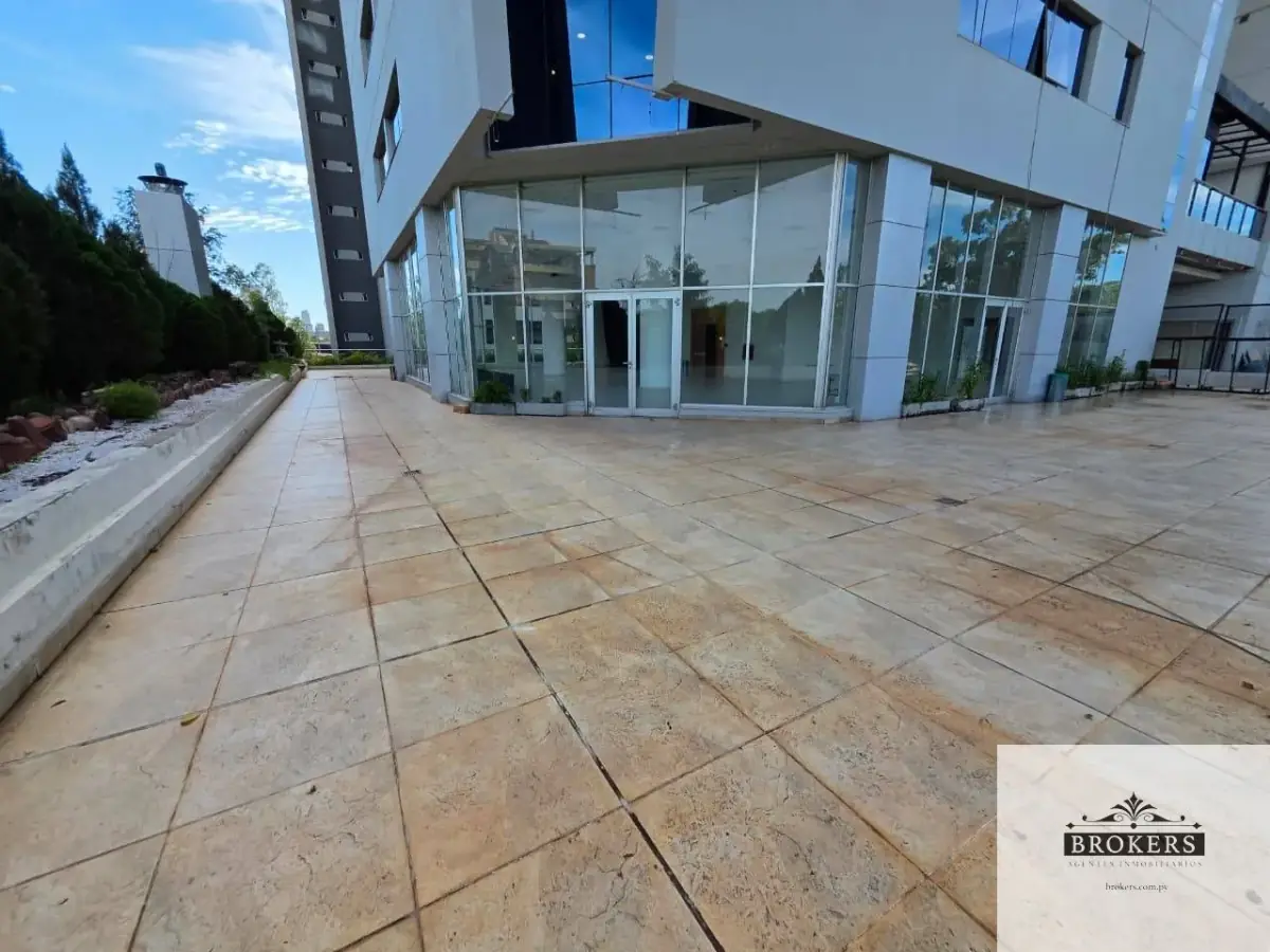 Local Comercial de 420m² en Alquiler en Ycuá Satí, Asunción - Image 8