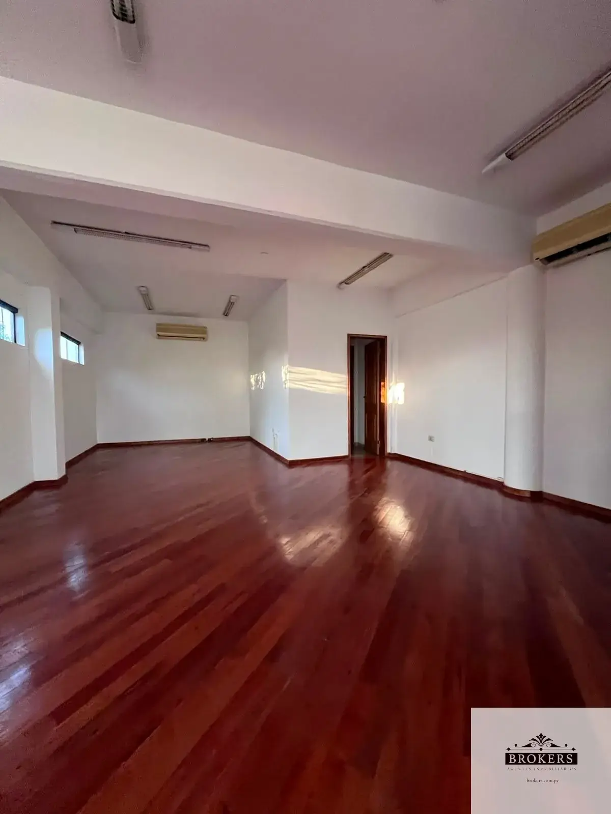 Local Comercial de 120m² en Alquiler en Mariscal Estigarribia, Asunción - Image 12